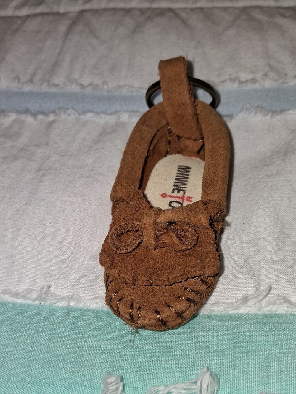 Minnetonka Brown Suede Moccasin Keyring with Or Cute Purse Hang Tag. Dont Bundle - Picture 3 of 6